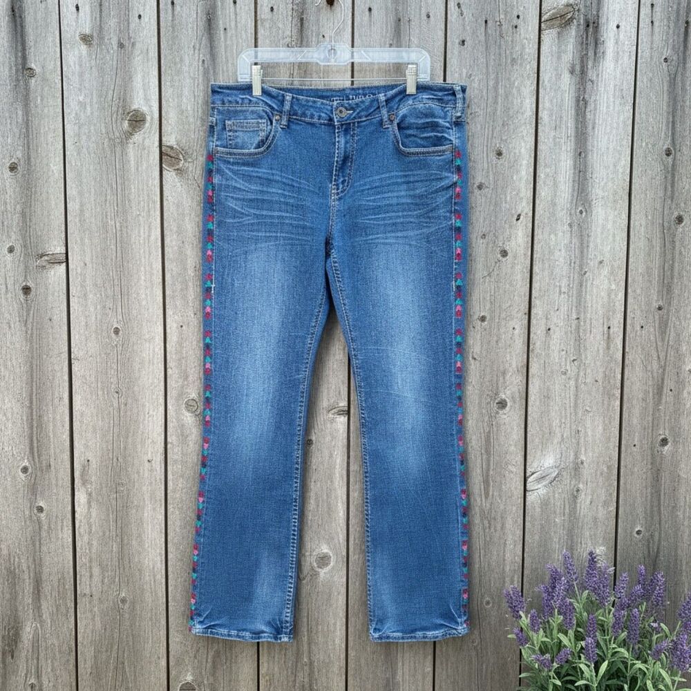 Cowgirl Tuff Western Embroidered Jeans Womens W38 L33 Actual Blue Denim Mid Rise